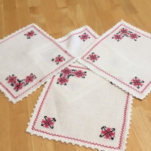 Set of four embroidered trivet